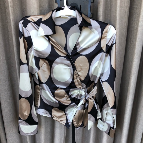 Grifflin Paris Tops - Beautiful Fitted blouse